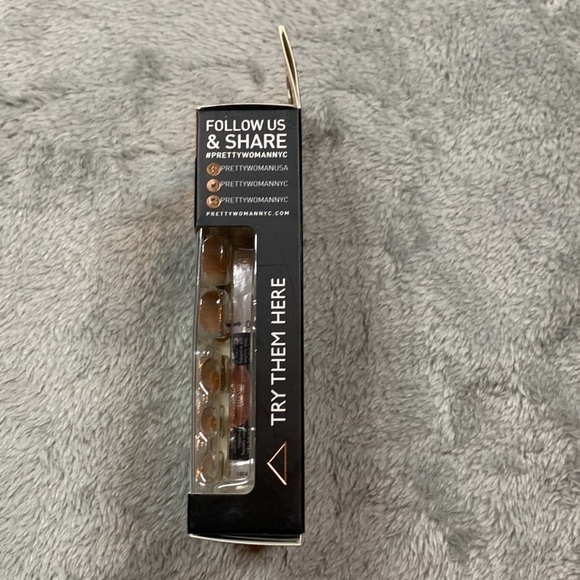 Pretty Woman Designer Nails - Picture 2 of 5